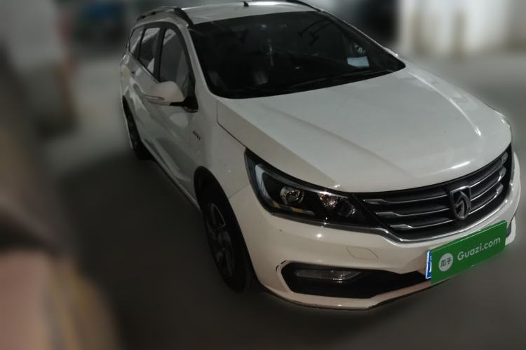 Used Baojun 310W 2017 1.5L Manual Fashion Edition China VI Front Right 45 Deg