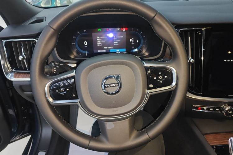 Used Volvo S60 2023 B4 Zhiyuan Luxury Edition
