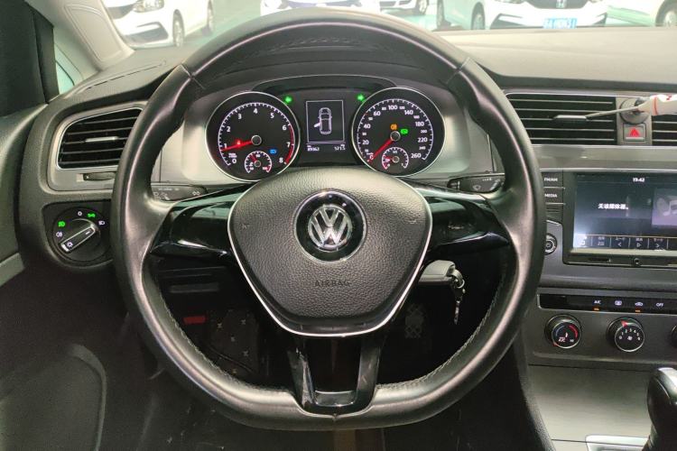 Used Volkswagen Golf 2015 1.4TSI Automatic Comfort Model
