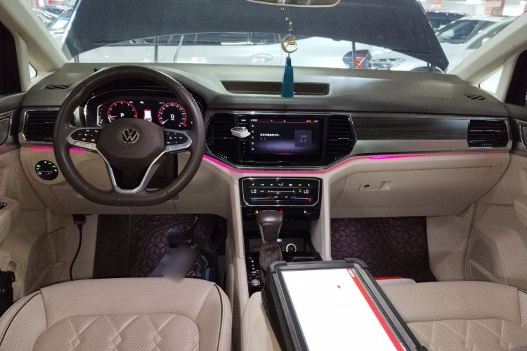 Used Volkswagen Viloran 2020 380TSI Prestige Edition Center Console