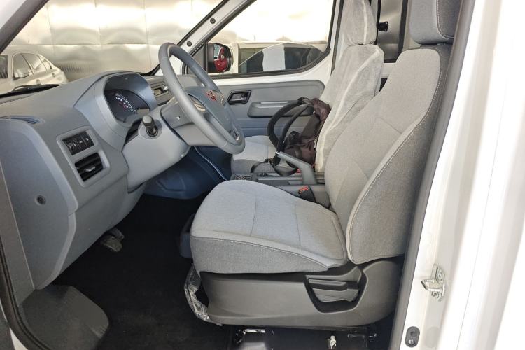 Used Wuling Yangguang 2025 Model 400km Bus Edition—Comfort Edition