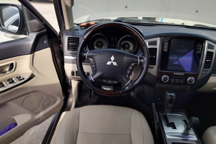 Used Mitsubishi Pajero 