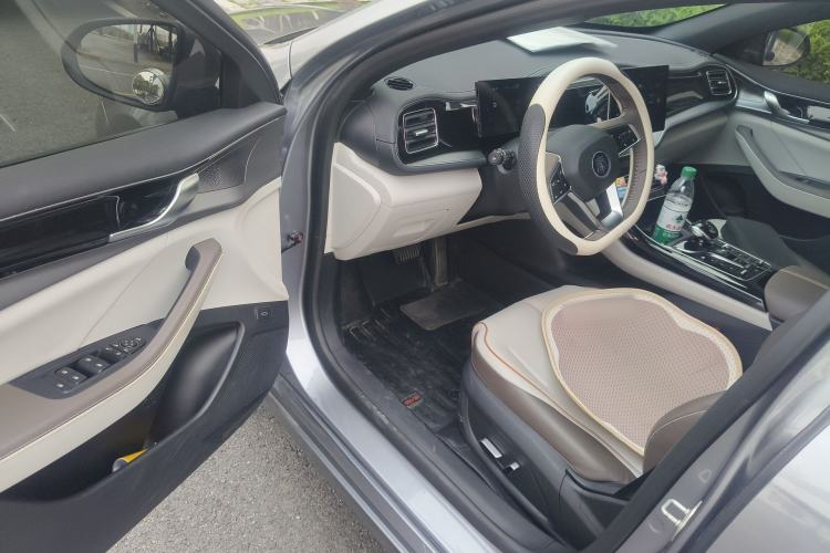 Used BYD Qin PLUS 2023 Champion Edition DM-i 55KM Superior Model Driver Seat