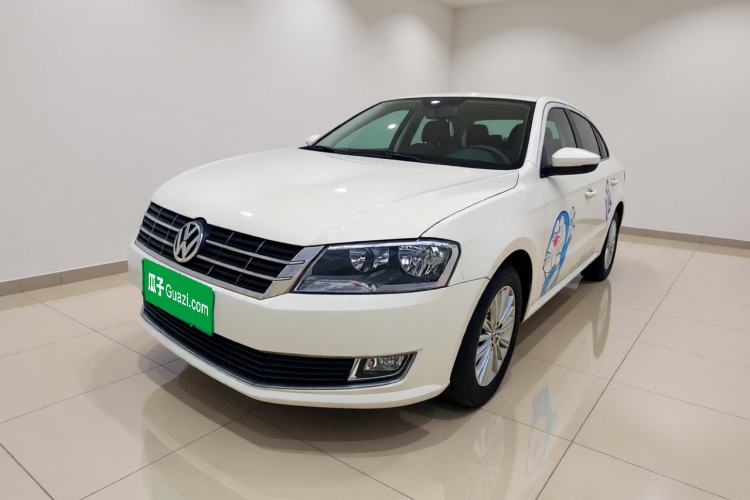 Used Volkswagen Gran Lavida 2013 1.6L Manual Fashion Model