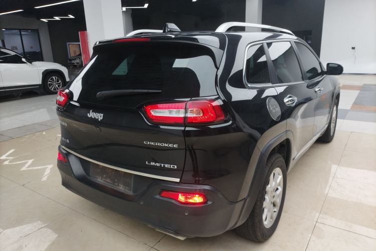 Used Jeep Cherokee 2017 2.0L Superior Edition