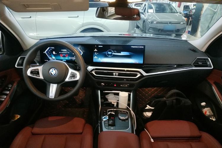 Used BMW i3 2024 eDrive 40 L Midnight Edition Center Console