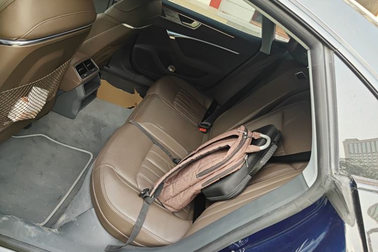 Used Audi A7L 2022 55 TFSI quattro S-line Zhiyuan Crystal Flow Package
