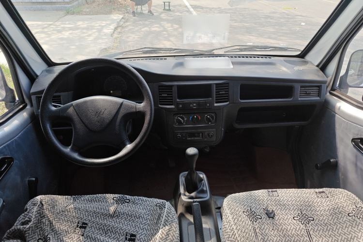 Used Wuling Zhiguang 2023 1.5L Practical Version 5/7 Seats Center Console