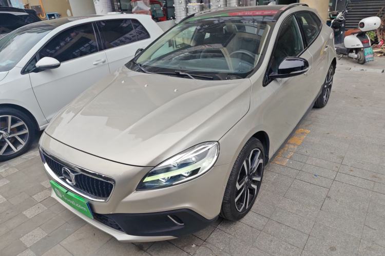 Used Volvo V40 2017 Cross Country T3 Zhiya Edition