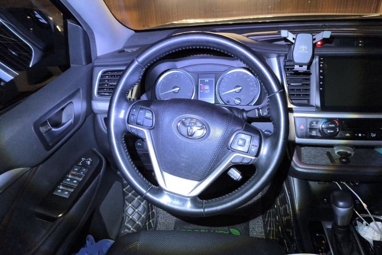 Used Toyota Highlander 2018 2.0T Four-Wheel Drive Luxury Edition 7 Seats China V Emission Standard
