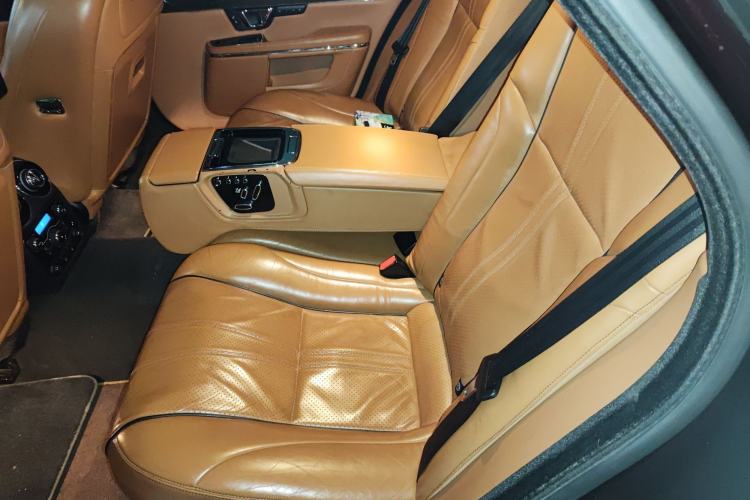 Used Jaguar XJ 2014 XJL 3.0 SC Four-Wheel-Drive Flagship Business Edition Left Rear Seat