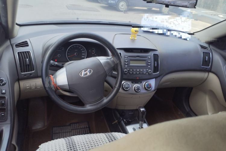 Used Hyundai Celesta 2011 1.6L Automatic Comfort Edition Center Console