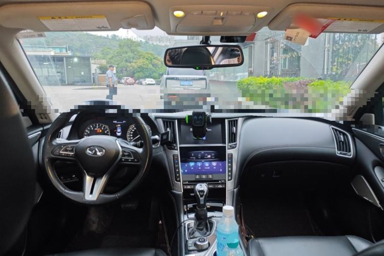 Used Infiniti Q50L 2018 2.0T Enjoyment Edition China V standard Center Console