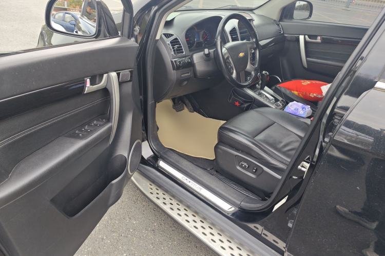 Used Chevrolet Captiva 2015 2.4L 4x4 Flagship Edition 7-Seater