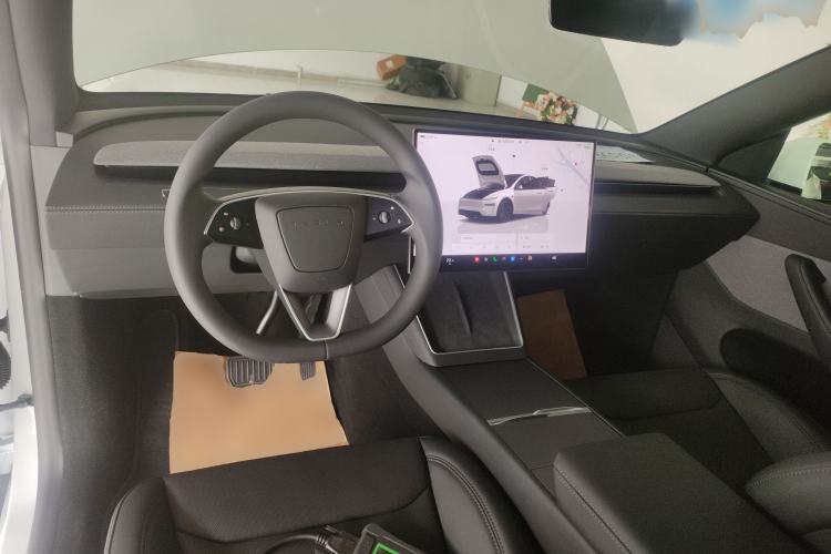 Used Tesla Model Y 2026 Rear-Drive Model Center Console