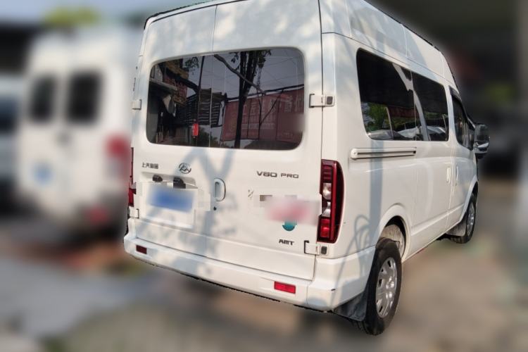 Used SAIC MAXUS Xintu V80 2024 Aotong Value Edition 6AMT Short Wheelbase Mid-Roof Model 127 Ps 5/6 Seats
