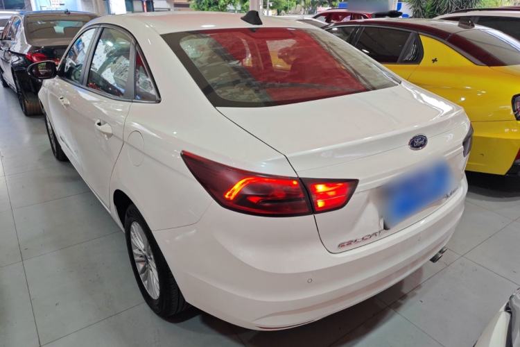 Used Ford Escort 2015 1.5L Automatic Comfort Edition Exterior 2