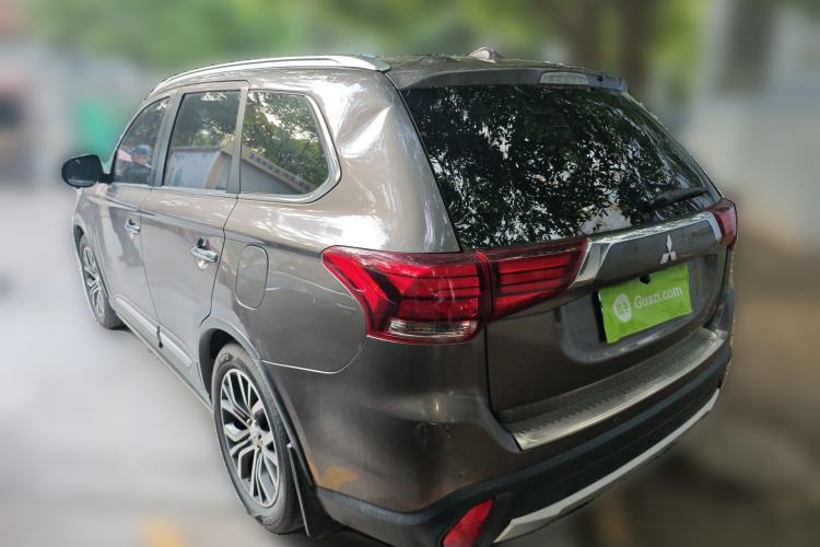 Used Mitsubishi Outlander 2016 2.4L 4x4 Elite Edition 7-Seater Rear Left 45 Deg