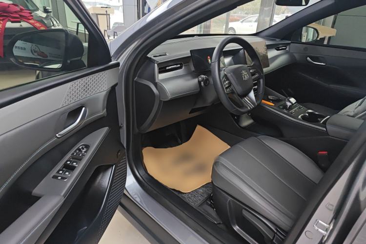 Used BYD Qin PLUS 2025 DM-i Smart Drive 55KM Leading Model Driver Seat