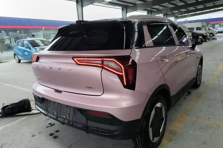 Used Geometry E Firefly 2023 401 km Super-Liked Special Edition 5 Seats
