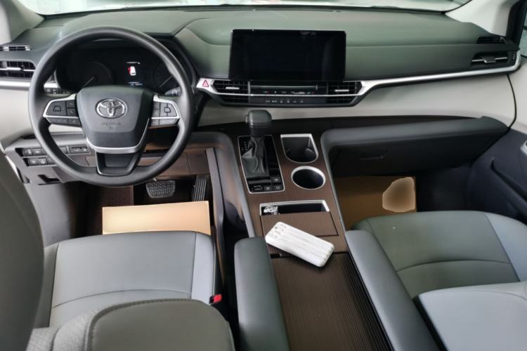 Used Toyota Granvia 2024 2.5L Hybrid Comfort Edition
