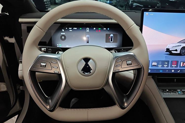 Used Denza Z9 2024 1100 km Four-Wheel Drive Max Version