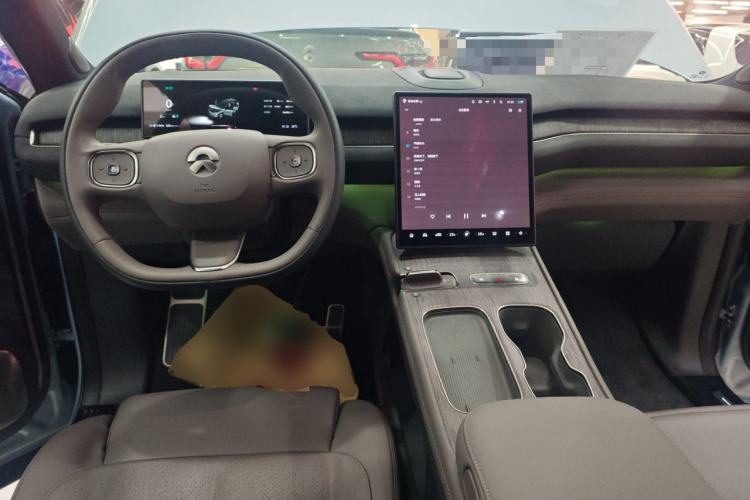 Used Nio ES7 2022 75 kWh Center Console