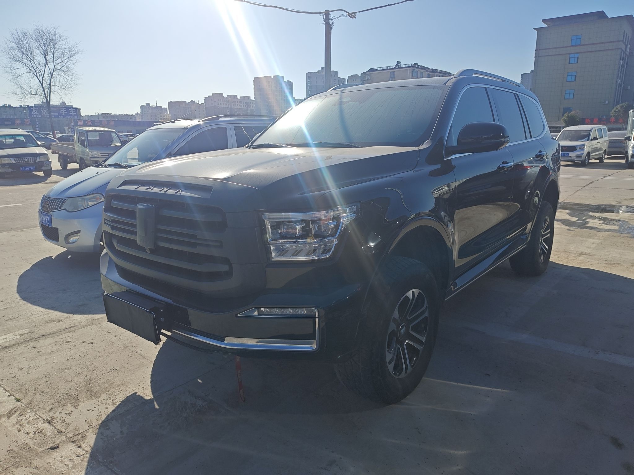 Под передней частью автомобиля