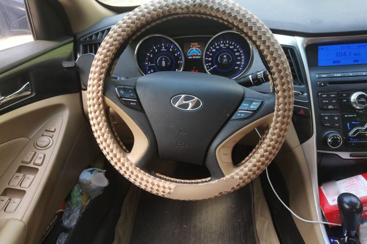 Used Hyundai Sonata 2011 2.0L Automatic Supreme Edition Steering Wheel