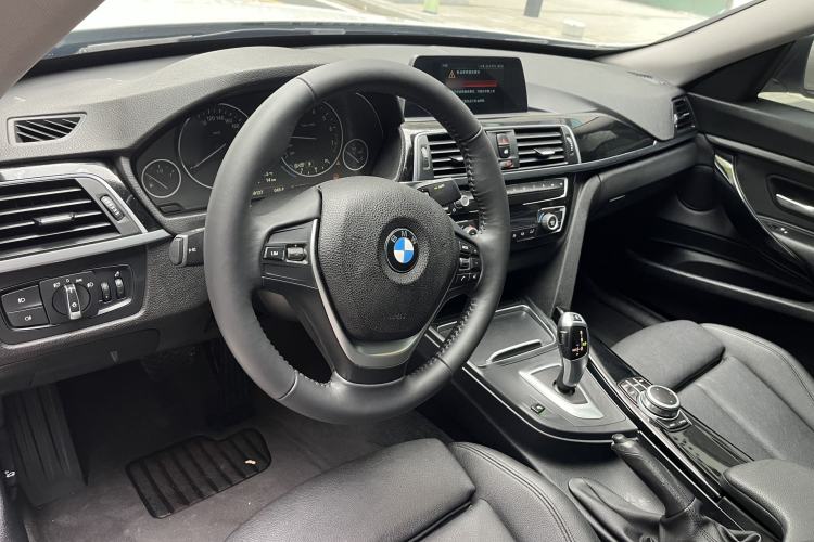 Used BMW 3 Series GT 2019 320i Sport Edition Interior 2