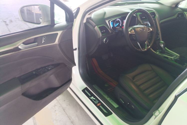 Ojetý Ford Mondeo 2013 2.0L GTDi 200 Luxury Model