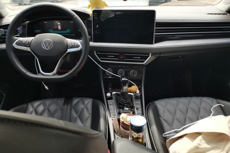 Used Volkswagen Sagitar 2023 300TSI DSG Excellence Edition Center Console