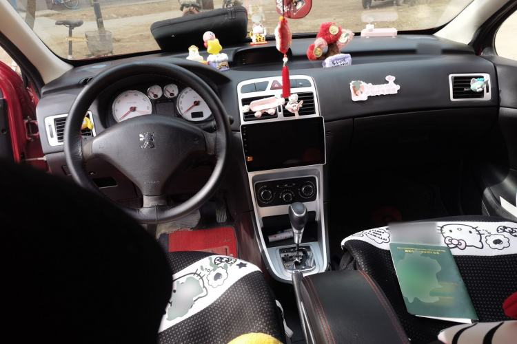 Used Peugeot 307 2012 Hatchback 1.6L Automatic Comfort Edition Center Console