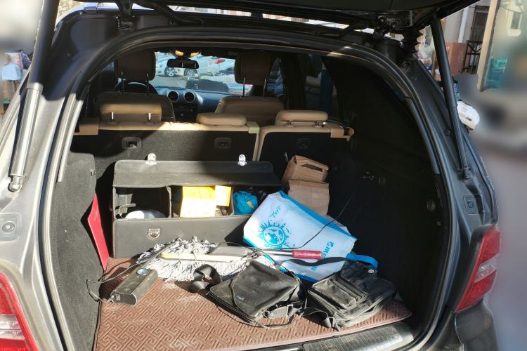 Used Mercedes-Benz M-Class 2010 ML 350 4MATIC Luxury Model Trunk