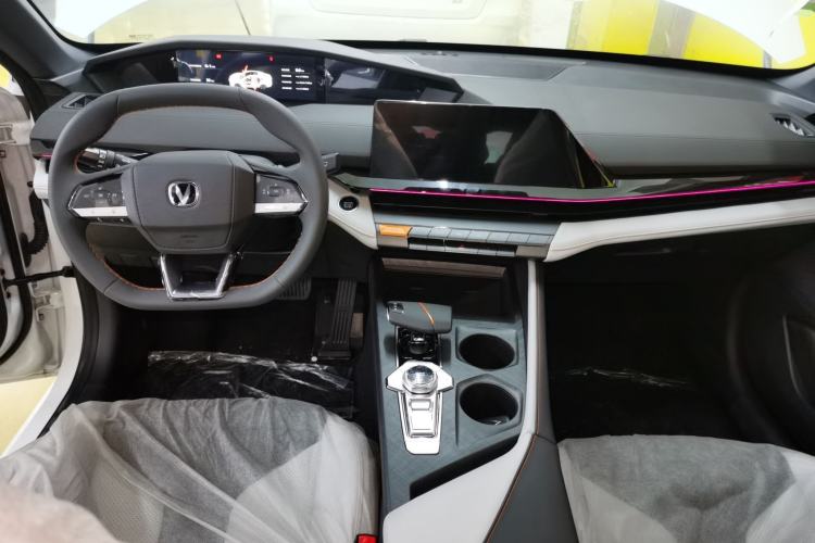 Used CHANGAN UNI-V iDD 2024 Blue Whale Smart Electric iDD 136km ZhiKu Model