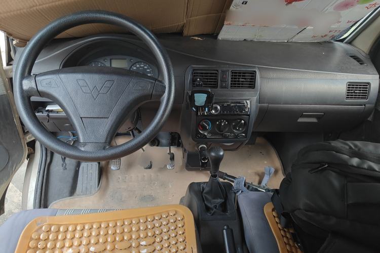 Used Wuling Rongguang 2011 1.2L Base Version
