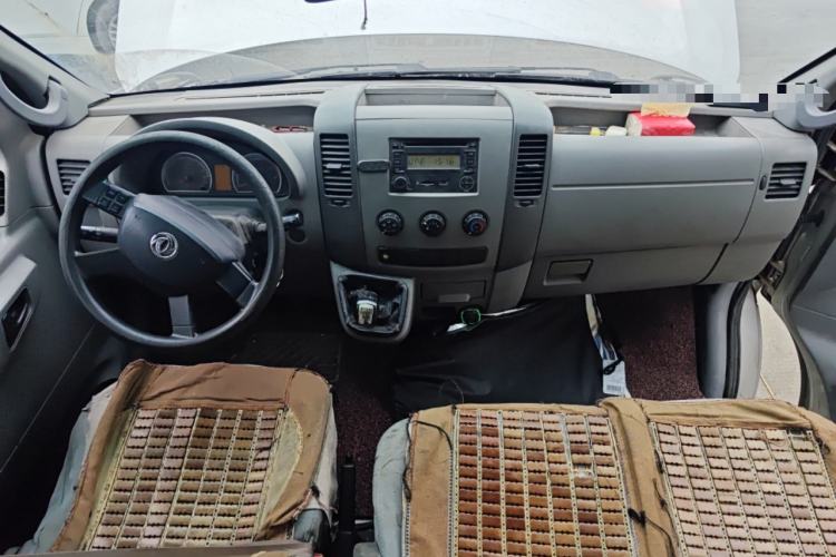 Used Dongfeng Yufeng 2014 2.5T YuliBao Logistics Vehicle Low-Trim Version with Short Wheelbase and Mid-Roof Design – ZD25 Center Console