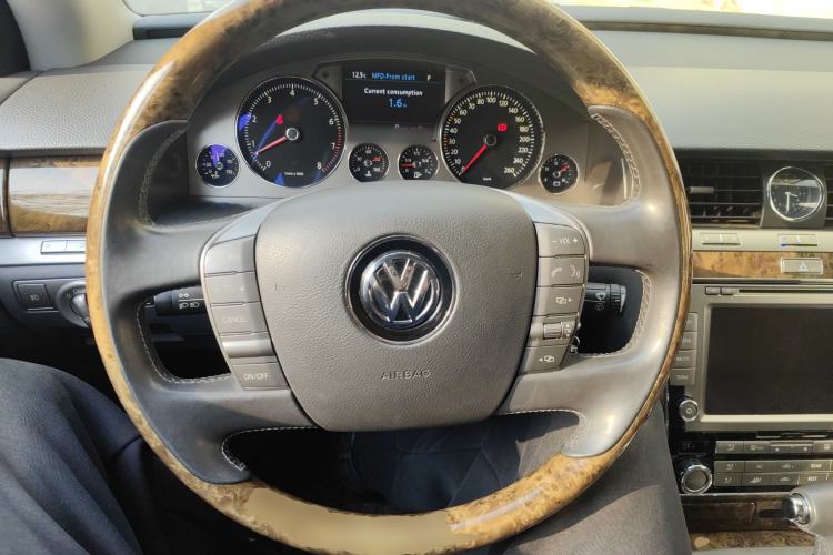 Used Volkswagen Phaeton 2011 3.6L V6 4-Seater Extended-Length Individual Edition