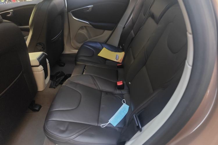 Used Volvo V40 2015 1.6T Zhiyi Edition
