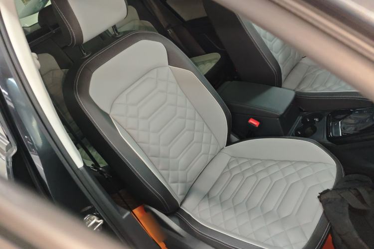 Used Volkswagen Tayron 2023 330TSI Two-Wheel-Drive Luxury Plus Advanced Version Right Front Seat