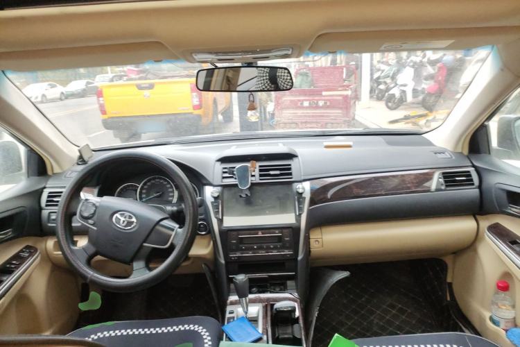 Used Toyota Camry 2015 2.0E Elite Edition Center Console