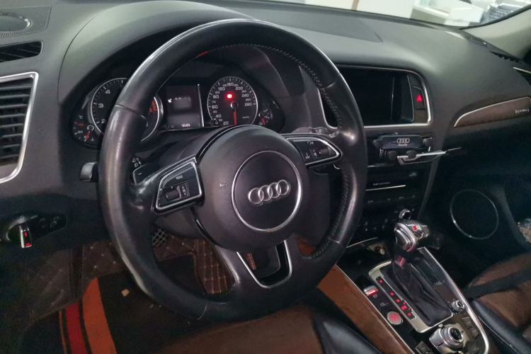 Used Audi Q5 2016 40 TFSI Comfort Model Steering Wheel