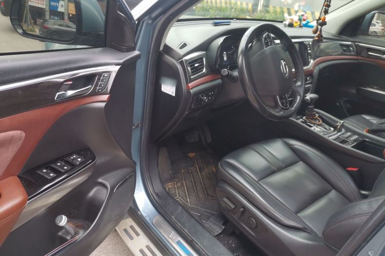 Used GAC Trumpchi GS8 2017 320T Two-Wheel Drive Luxury Smart Connectivity Version (7 Seats)