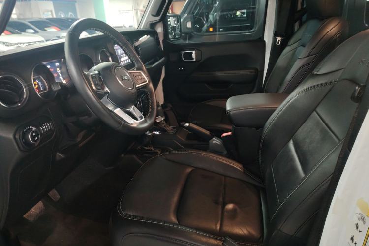 Used Jeep Wrangler 2019 2.0T Sahara Four-Door Version China VI Emission Standard