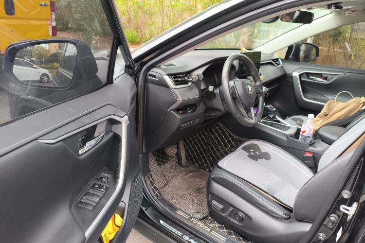 Used Toyota RAV4 2023 2.0L CVT Two-Wheel Drive Fashion Plus Edition Driver Seat