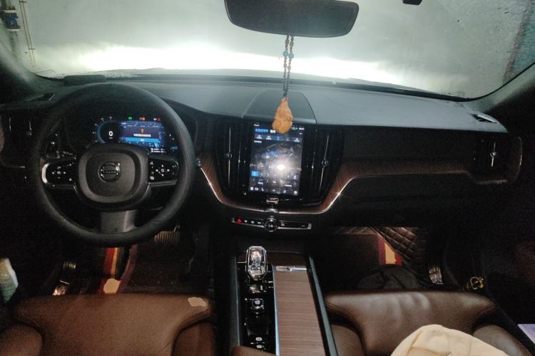 Used Volvo XC60 New Energy 2022 T8 Plug-in Hybrid All-Wheel Drive Smart Luxury Edition Center Console