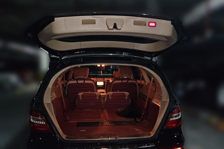 Used Mercedes-Benz R-Class 2014 R 320 4MATIC Luxury Model Trunk