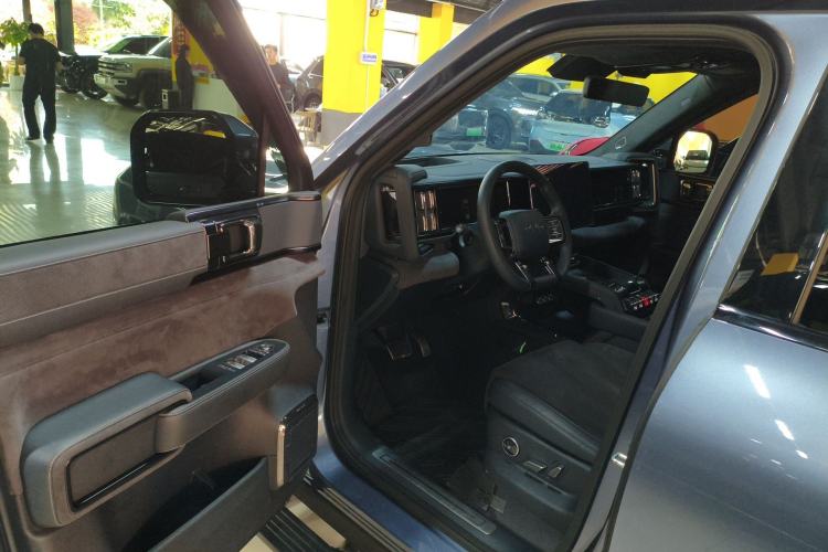 Used Formula Leopard 5 2023 Cloud Ride Flagship Edition
