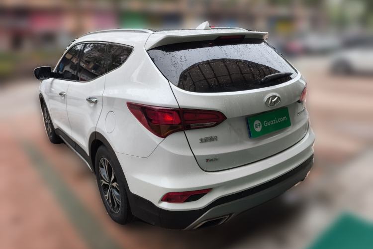 Used Hyundai Santa Fe 2017 2.0T Automatic Two-Wheel Drive Smart Version 7 Seats
