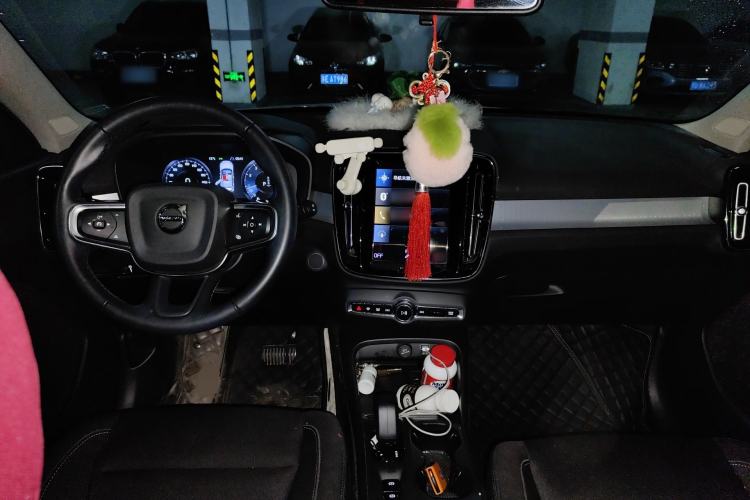 Used Volvo XC40 2022 T4 Four-Wheel Drive Smart & Stylish Edition Center Console